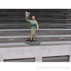 Greenhills F728 Scalextric Carrera Woman with Programme Spectator 1.32 Scale - New