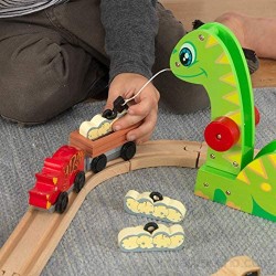 KidKraft 18016 Circuito de tren de juguete de madera para niños Bucket Top Dinosaur con recipiente de almacenaje y 56 piezas de juego incluidas